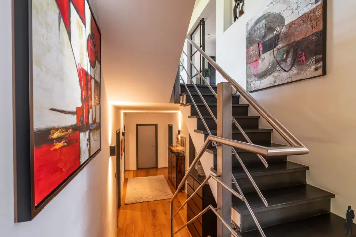 Trappenhuis en gang naar de slaapkamers