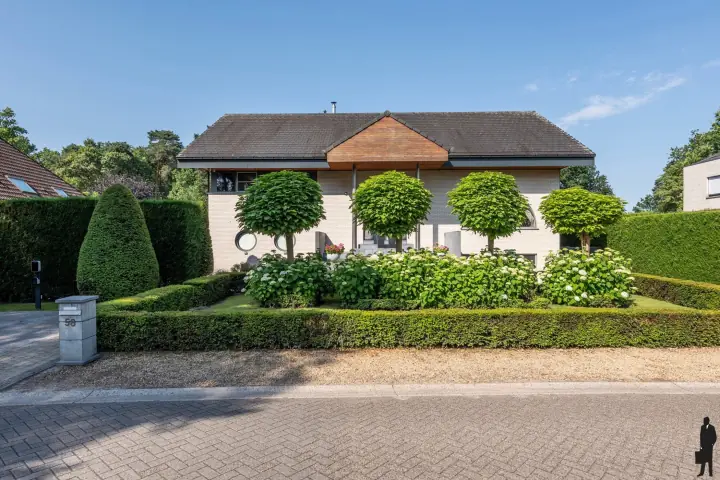 Voorgevel van Villa Grandeur aan de Dennenlaan in Brecht